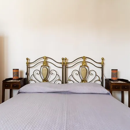 Maria A Apartman *